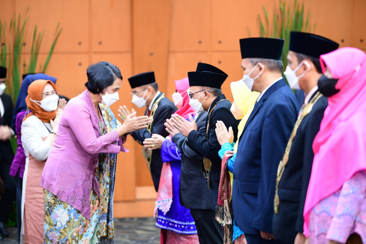 Pelantikan Rektor Universitas Nusa Cendana dan sejumlah pejabat lainnya di lingkungan Kemendikbud-Ristek secara luring, Senin (6/12).