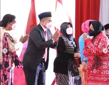 Penyerahan Satya Lencana Kebhaktian Sosial pada HKSN 2021.