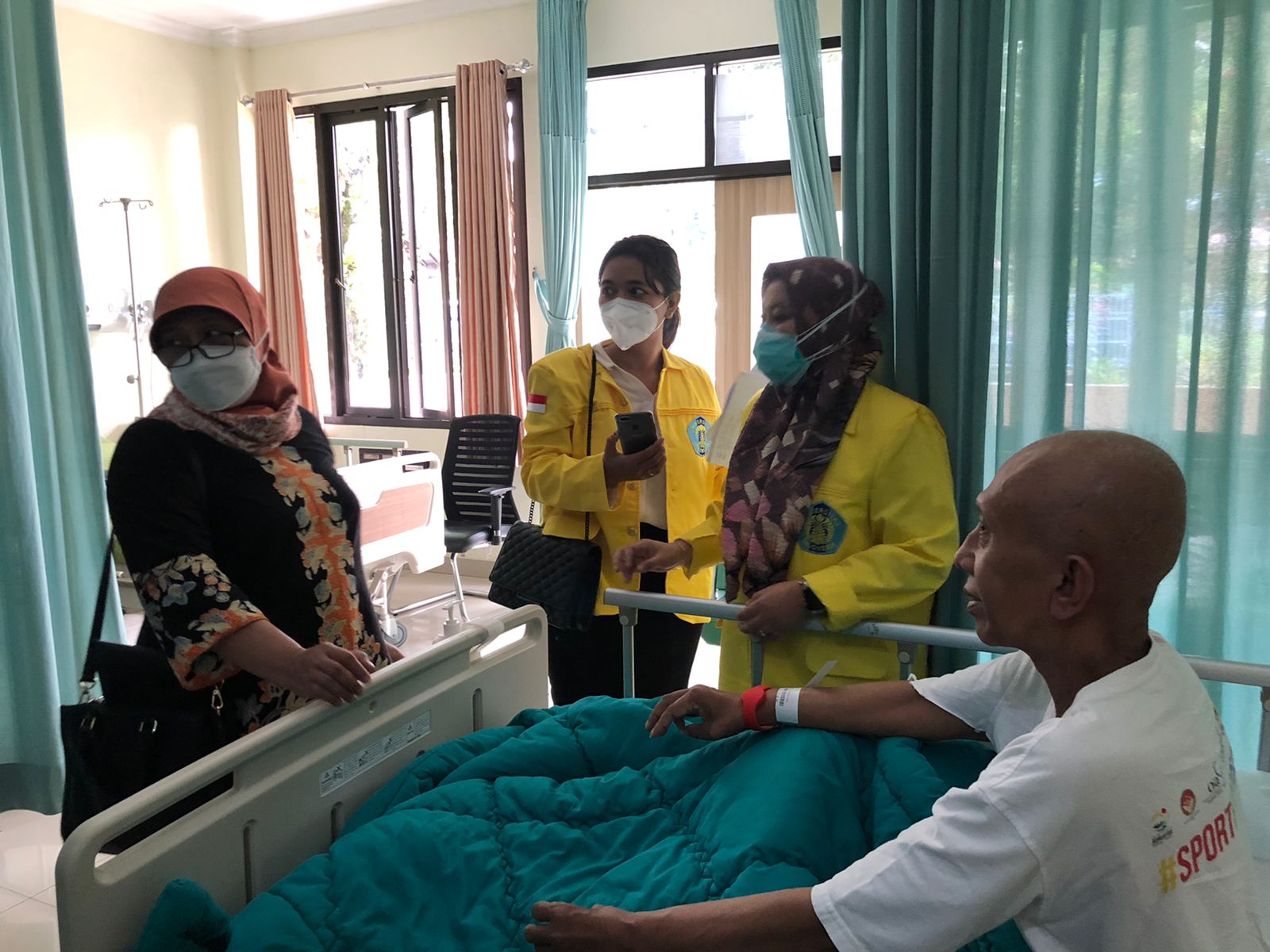 Pasien kanker berdialog dengan dokter di Rumah Sakit Paru M. Goenawan Partowidigdo Cisarua Bogor.