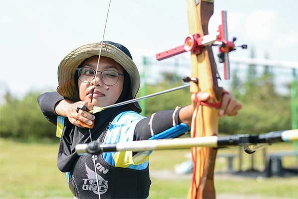 Atlet panahan Daerah Istimewa Yogyakarta, Nuraini. 