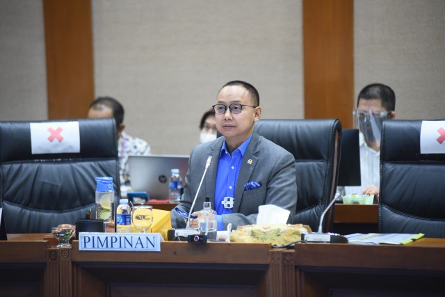 Komisi VII DPR Dorong Program Percepatan Energi Fosil ke EBT