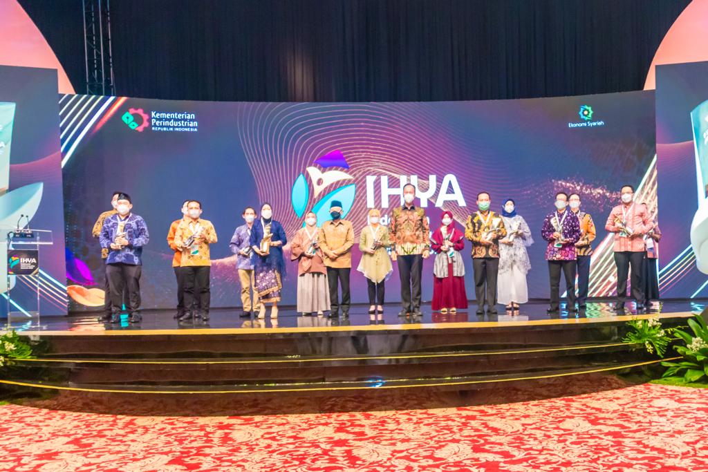 Penyerahan Indonesia Halal Industry Awards 2021 yang digelar Kemenperin.