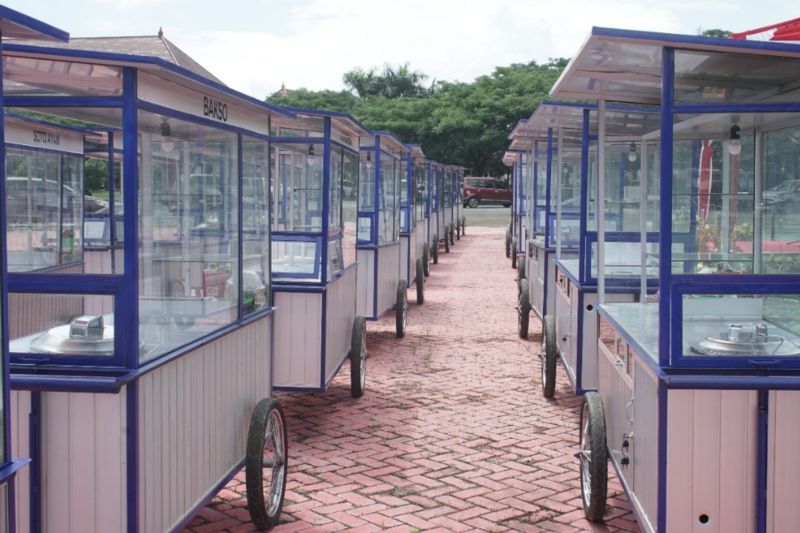 Bantuan gerobak yang diberikan PT Hyundai Motor Manufacturing Indonesia (HMMI) untuk pelaku usaha mikro di Kabupaten Bekasi, Jabar.