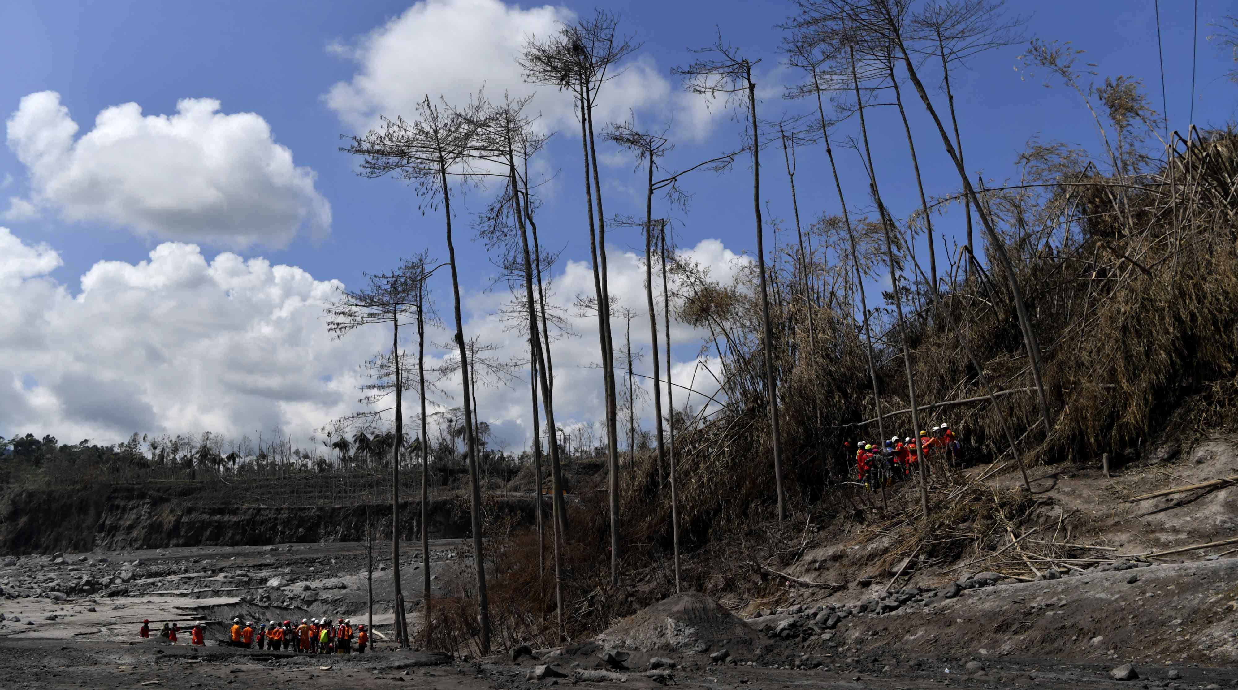 Dampak erupsi Gunung Semeru, Lumajang, Jawa Timur 