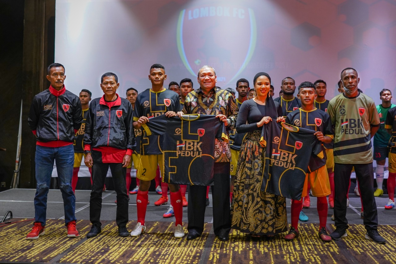  Presiden LFC, Haji Bambang Kristiono (HBK) saat melaunching skuad utama LFC jelang Liga 3 PSSI NTB