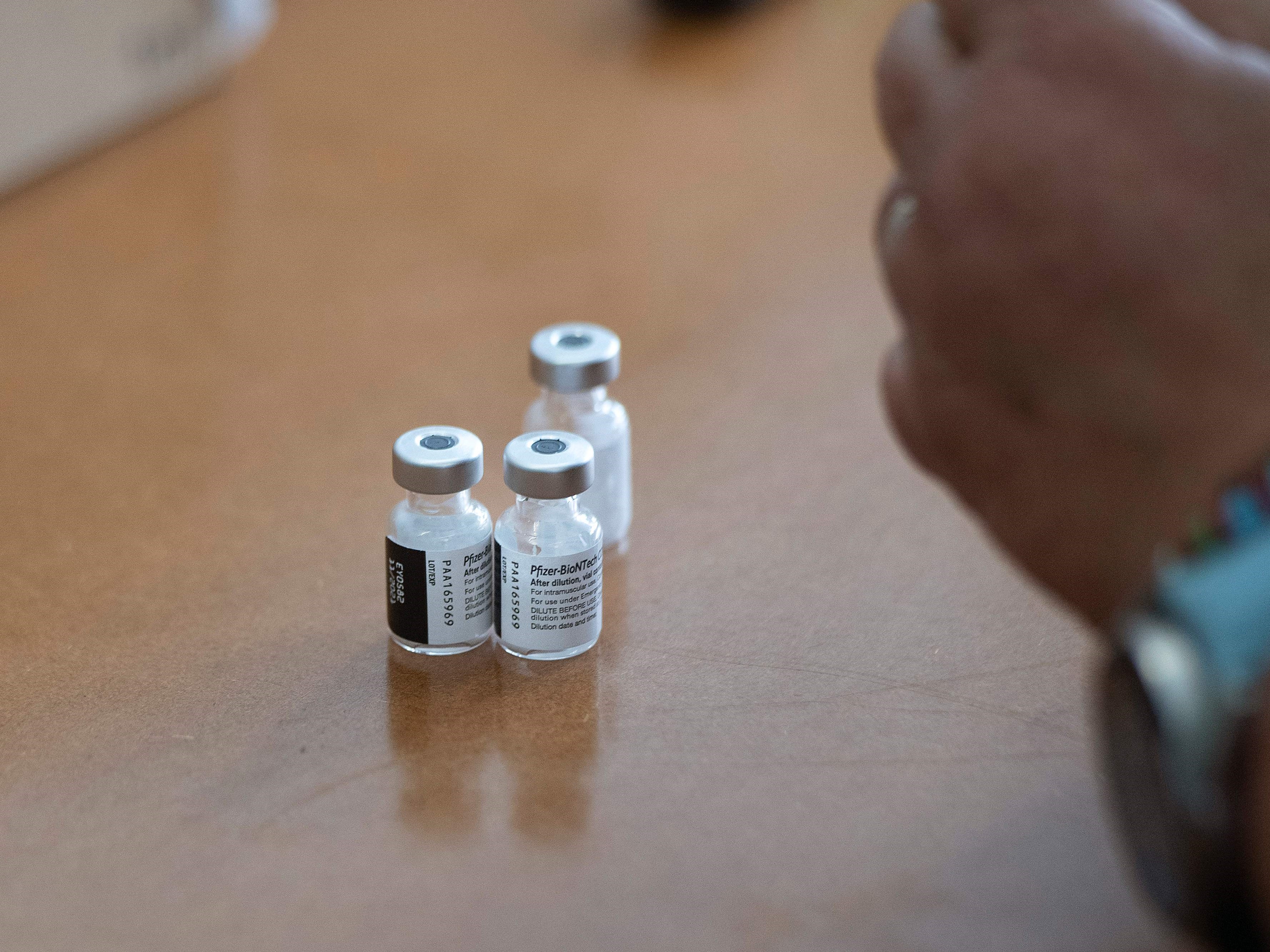 Vaksin Pfizer-BioNTech.