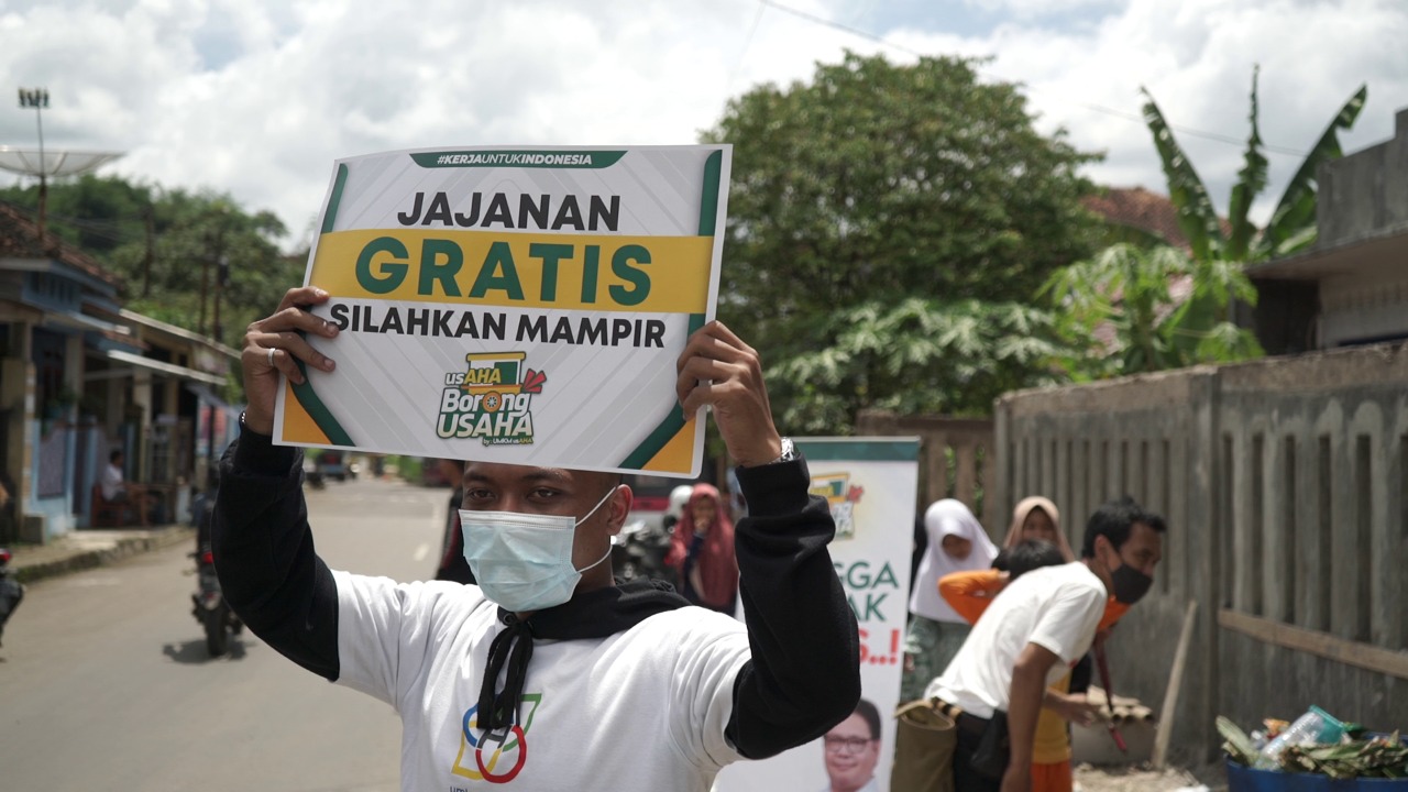 Komunitas UMKM usAHA menggelar program usAHA on The Road di Kelurahan Cipanengah, Kecamatan Lembursitu, Kota Sukabumi, Jawa Barat. 