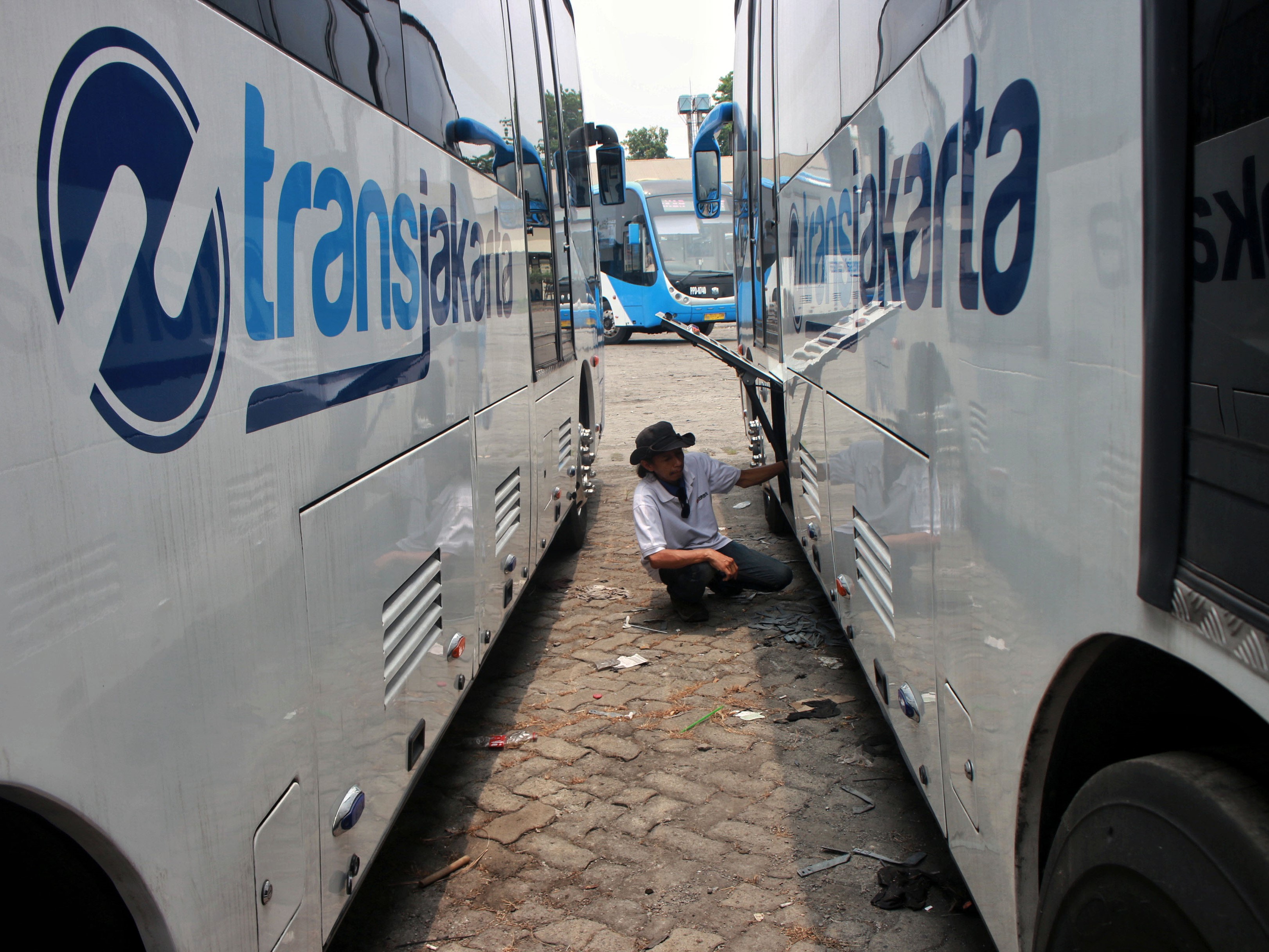 Ini Penyebab Sopir Bus Trans-Jakarta Tabrak Pos Polisi di PGC