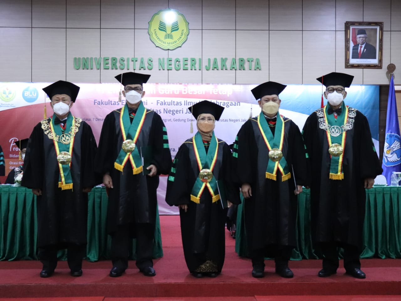 Pengukuhan dua guru besar berasal dari Fakultas Ekonomi dan satu guru besar dari Fakultas Ilmu Keolahragaan, Selasa (7/12/2021)