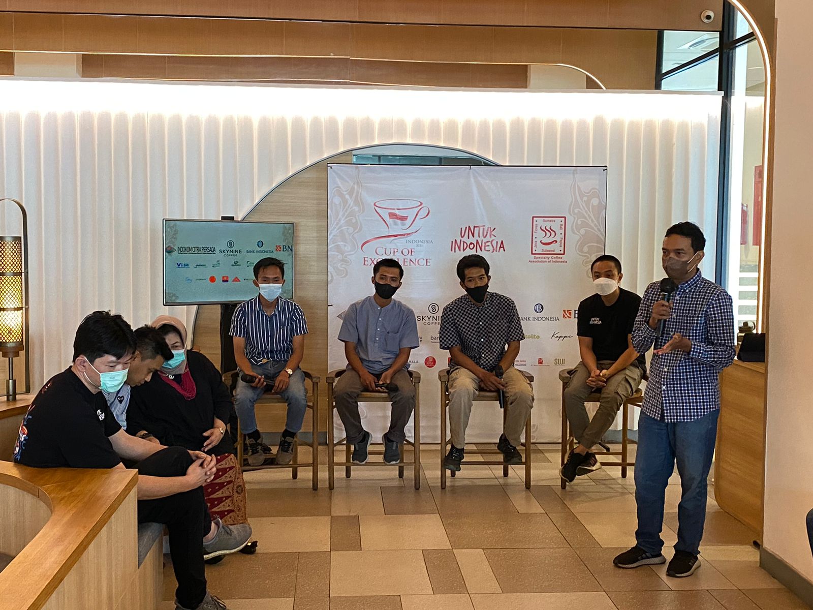 Diskusi mengenai kompetisi kopi Cup of Excellence Indoensia