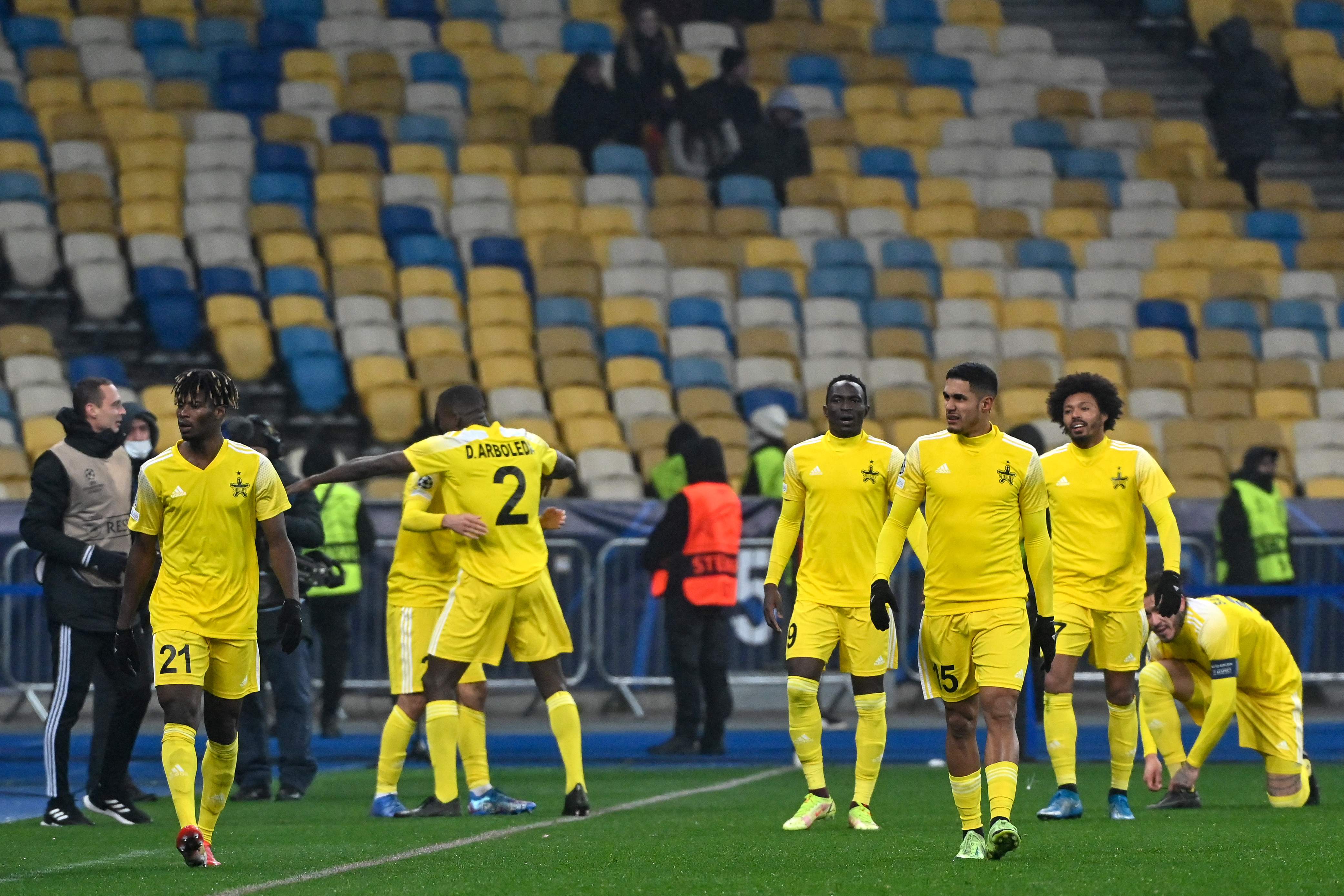 Para pemain Sheriff Tiraspol melakukan selebrasi usai mencetak gol ke gawnag Shakhtar Donetsk di laga Liga Chmpions.