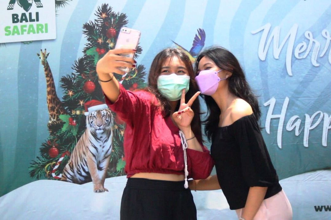 Aktifitas di Taman Safari Bali menjelang Nataru, Selasa (21/12/2021). 