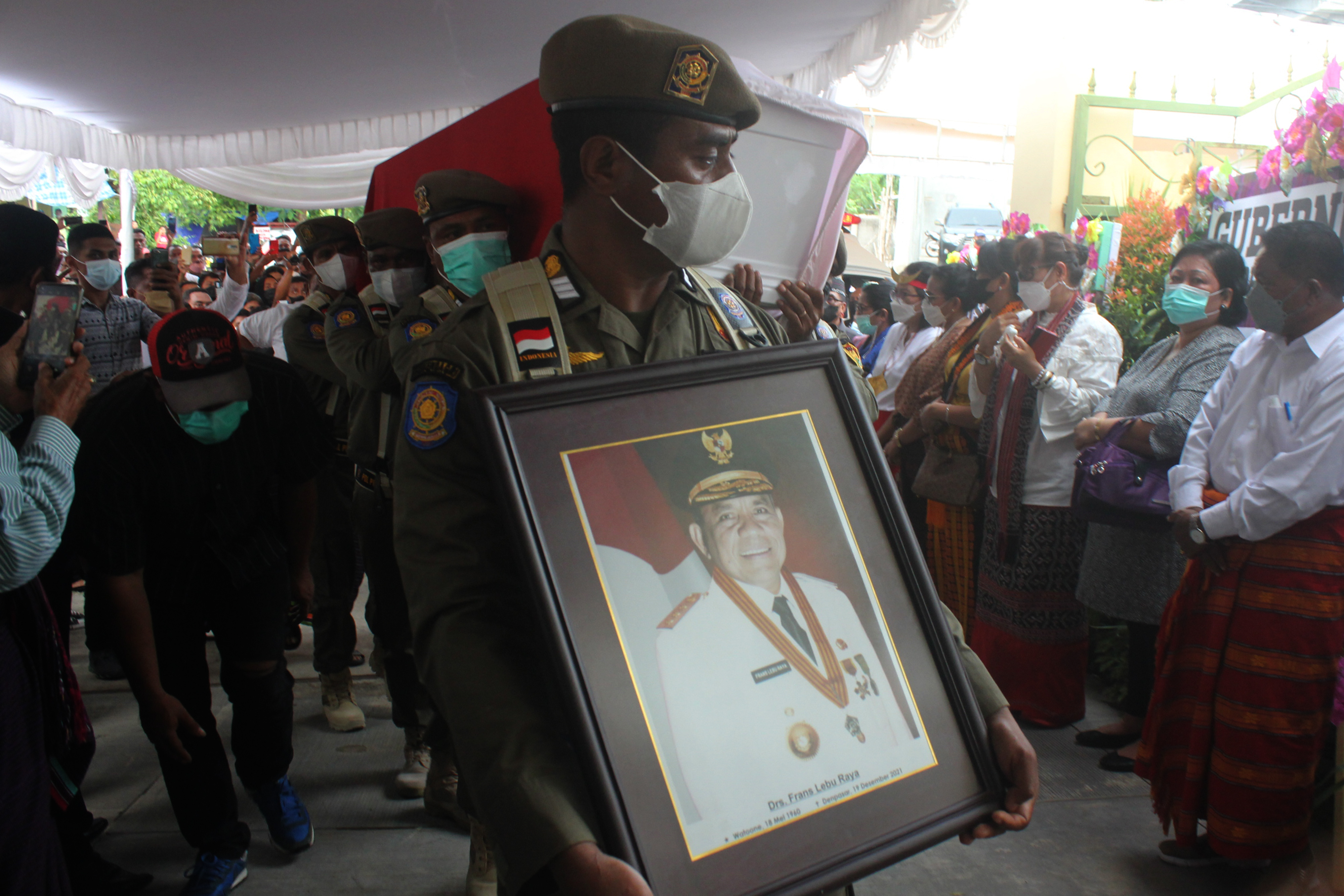 Frans Lebu Raya Akan Dimakamkan di Adonara