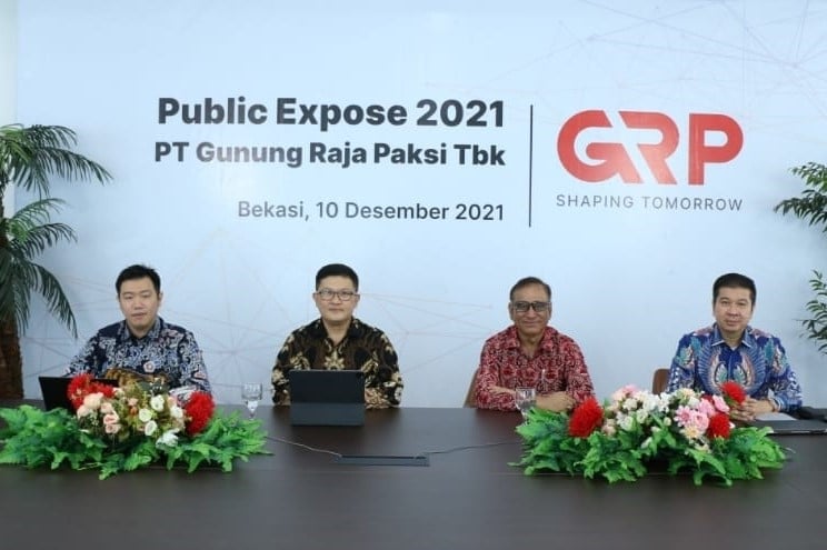 Tutup buku 2021 PT Gunung Raja Paksi Tbk (GGRP) optimistis, meraih laba bersih USD54 juta.