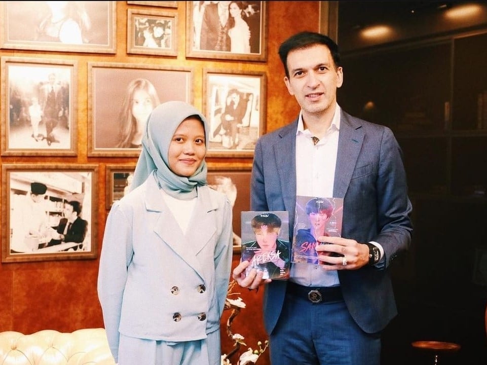 Novel Areksa bercerita tentang sosok cowok tampan, bijaksana, keras, sekaligus menakutkan bernama Areksa. 