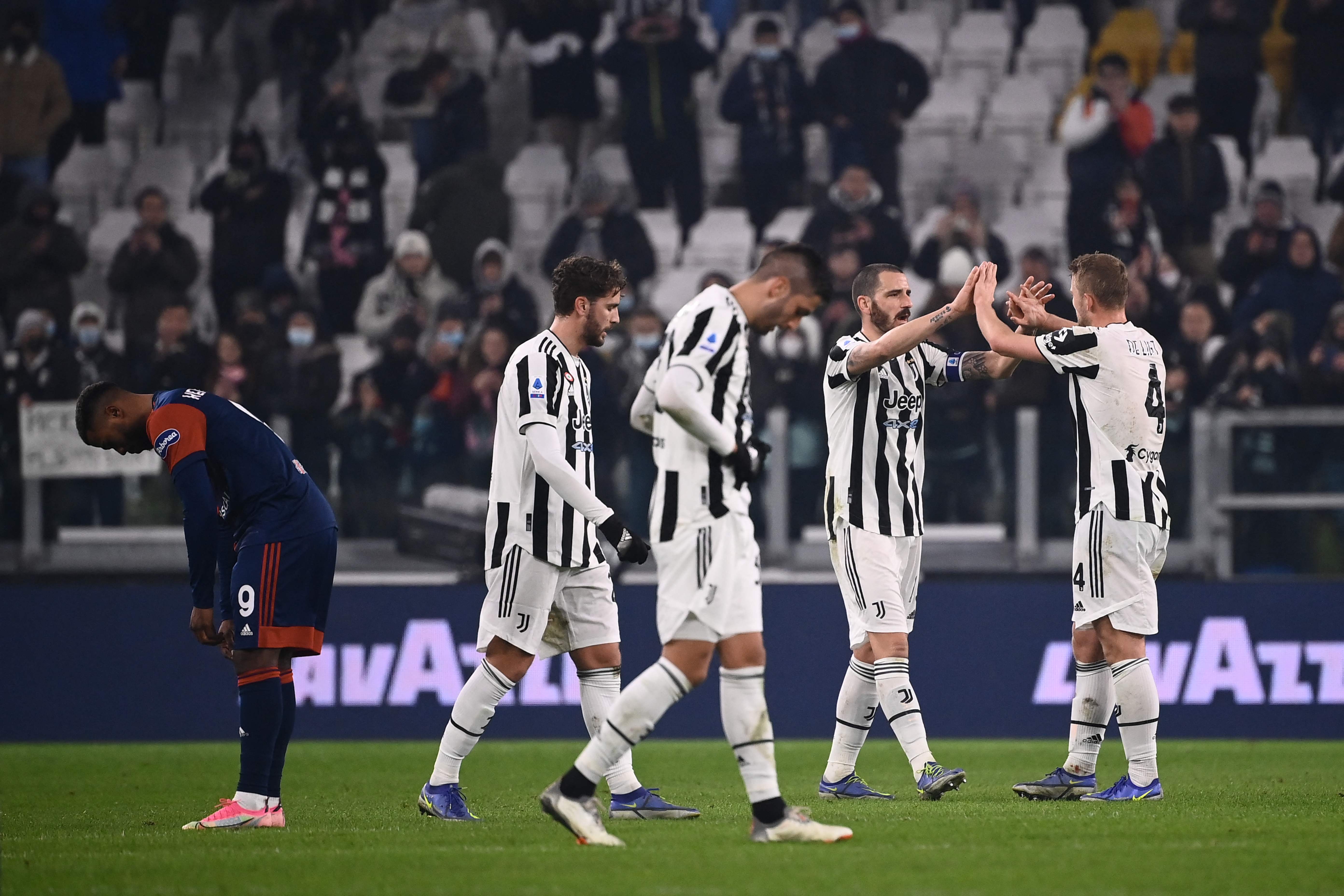 Para pemain Juventus melakukan selebrasi usai mencetak gol ke gawnag Cagliari di laga Serie A.