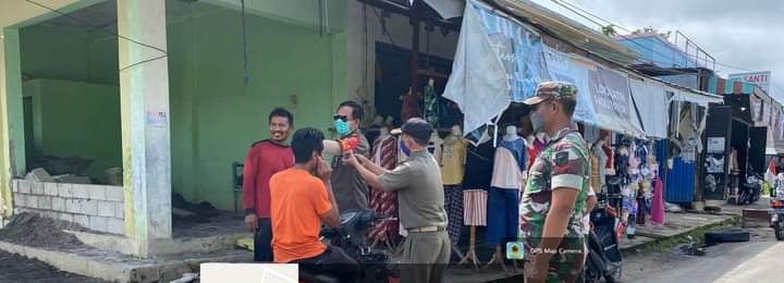 Tim gabungan melakukan penegakan prokes di pasar yang ada di Kabupaten Katingan
