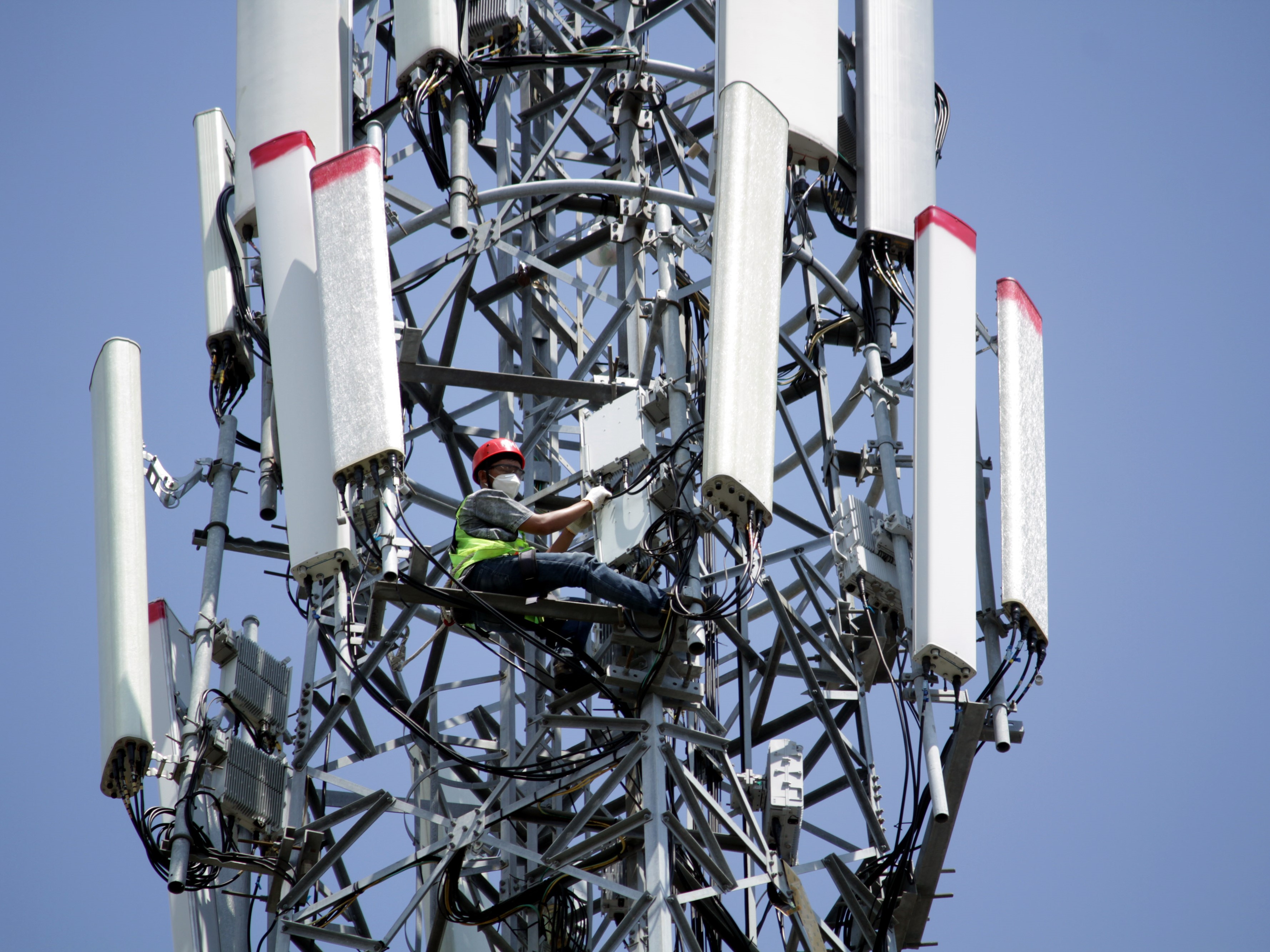 Pasar Apresiasi Aksi Korporasi Industri Telekomunikasi