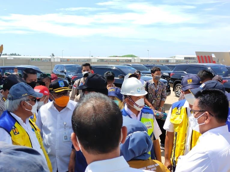 Untuk mengantisipasi kepadatan apron, Angkasa Pura dan Kemenhub akan berkoordinasi untuk melakukan reposisi pesawat ke Surabaya dan Bali.