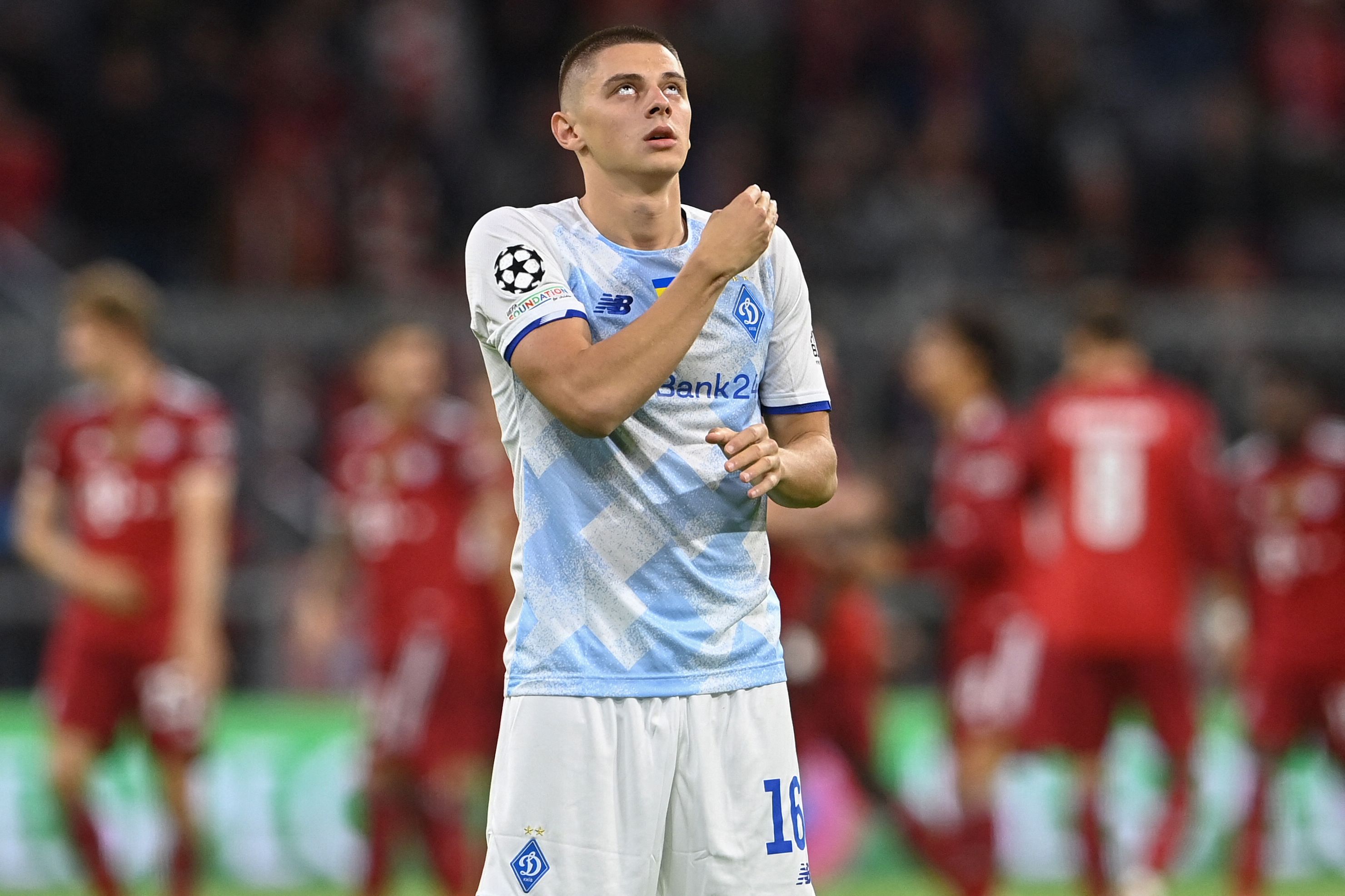 Bek sayap Dynamo Kiev Vitaliy Mykolenko