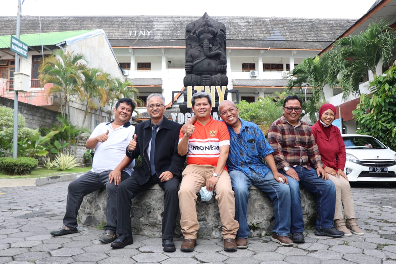 ITNY Unggulkan Magister Kegunung Apian