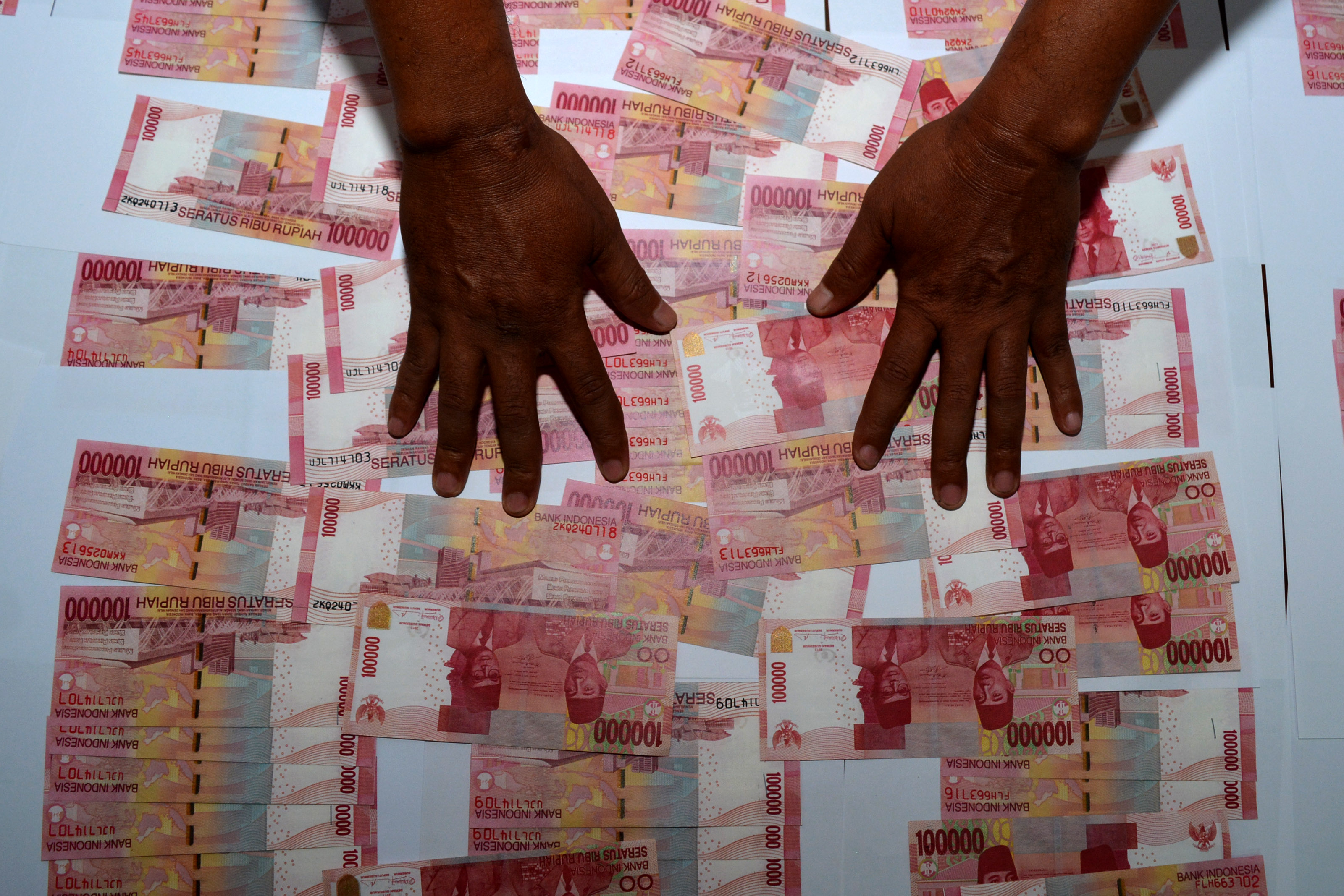 Sejumlah uang palsu yang disita polisi