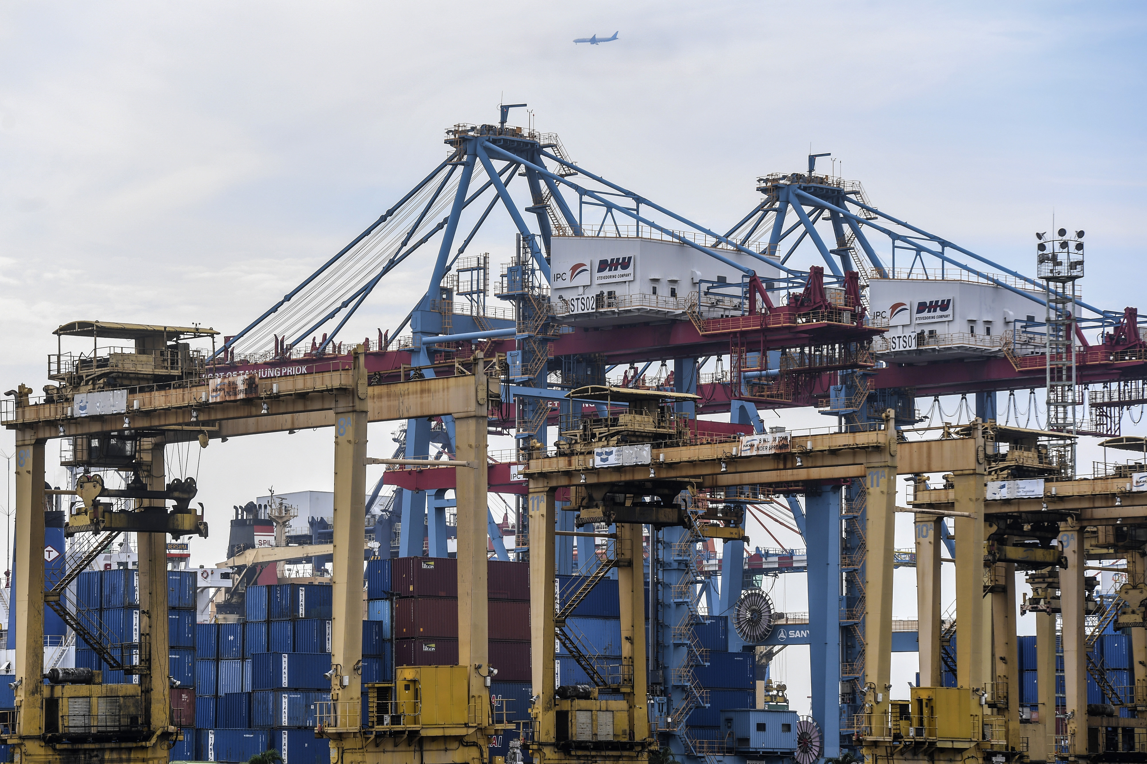 Suasana pelabuhan Tanjung priok 