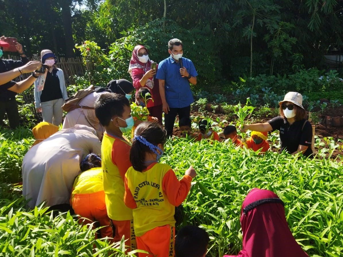 Galeri Kampung Mantul menerima dua kunjungan dari Sekolah Pendidikan Usia Dini (PAUD) Pelangi dan Citra Lestari di Kabupaten Tangerang.