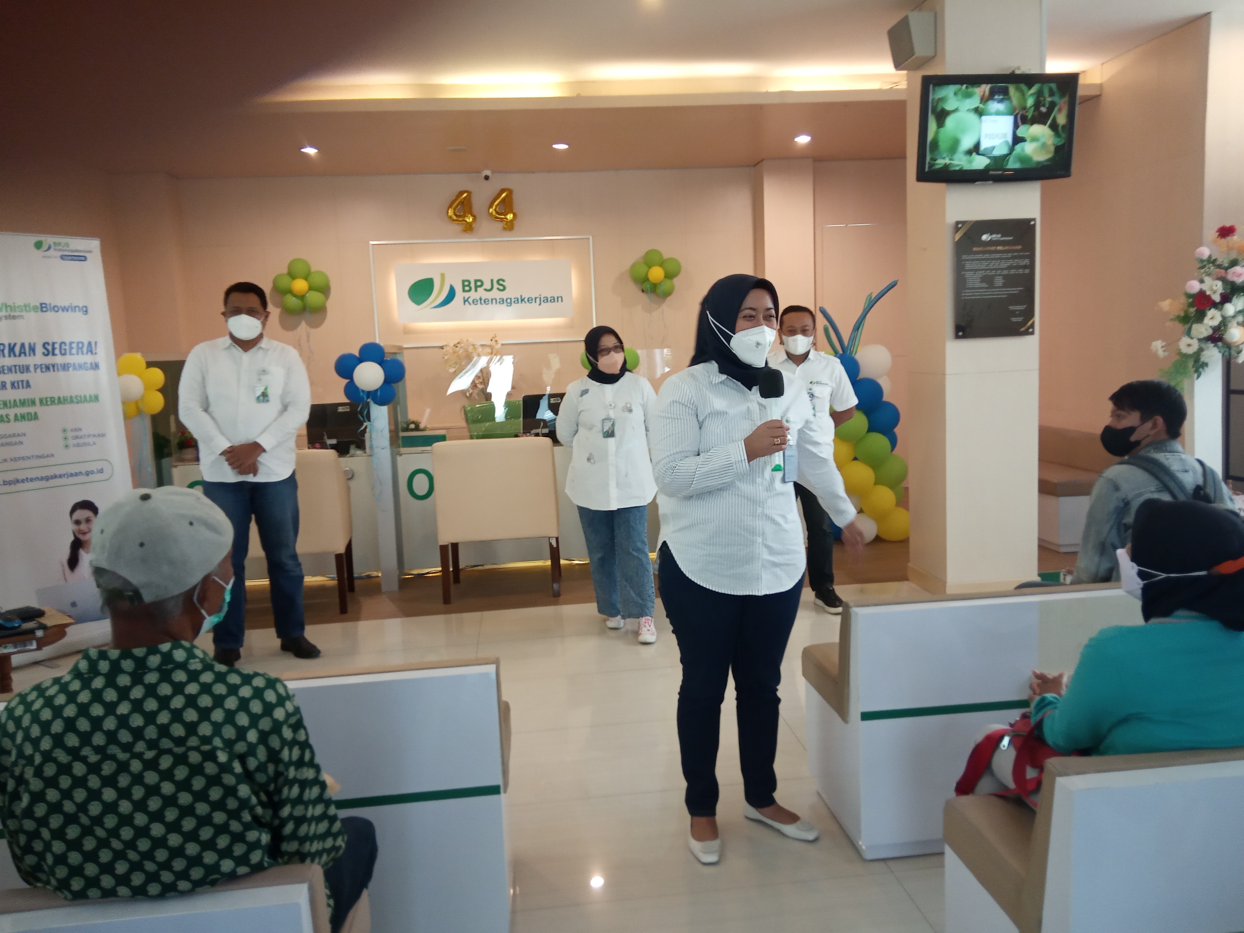 Kepala Kantor Cabang BPJS Ketenagakerjaan Klaten Noviana Kartika Setyaningtyas saat sosialisasi tentang klaim peserta