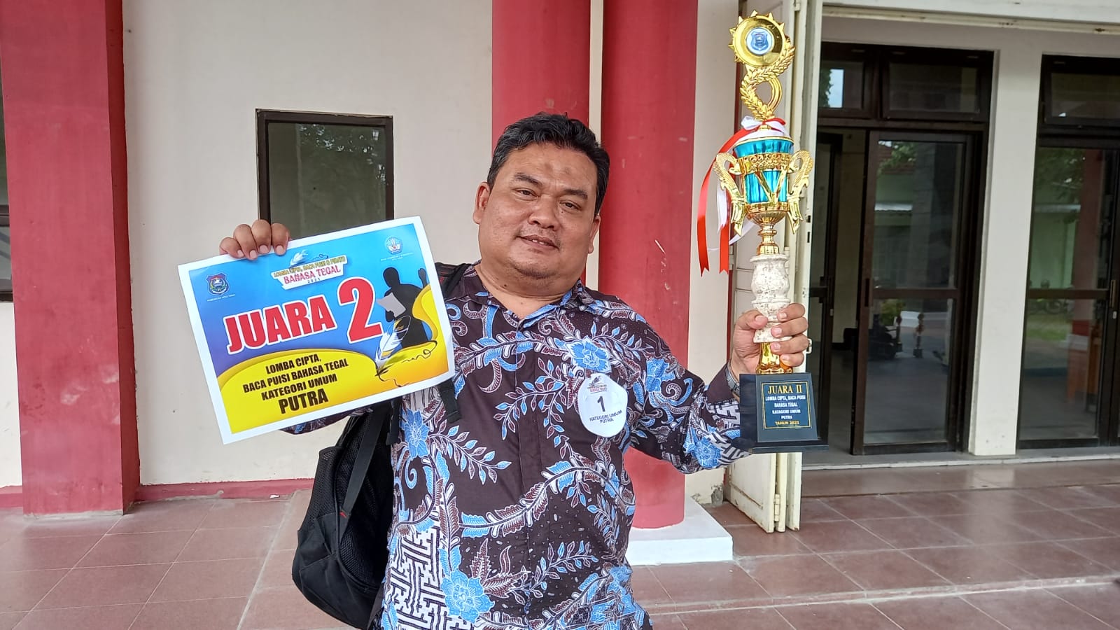 Salah seorang pemenang lomba Cipta Puisi dan Pidato Bahasa Tegal, M.Husni Iskandar.