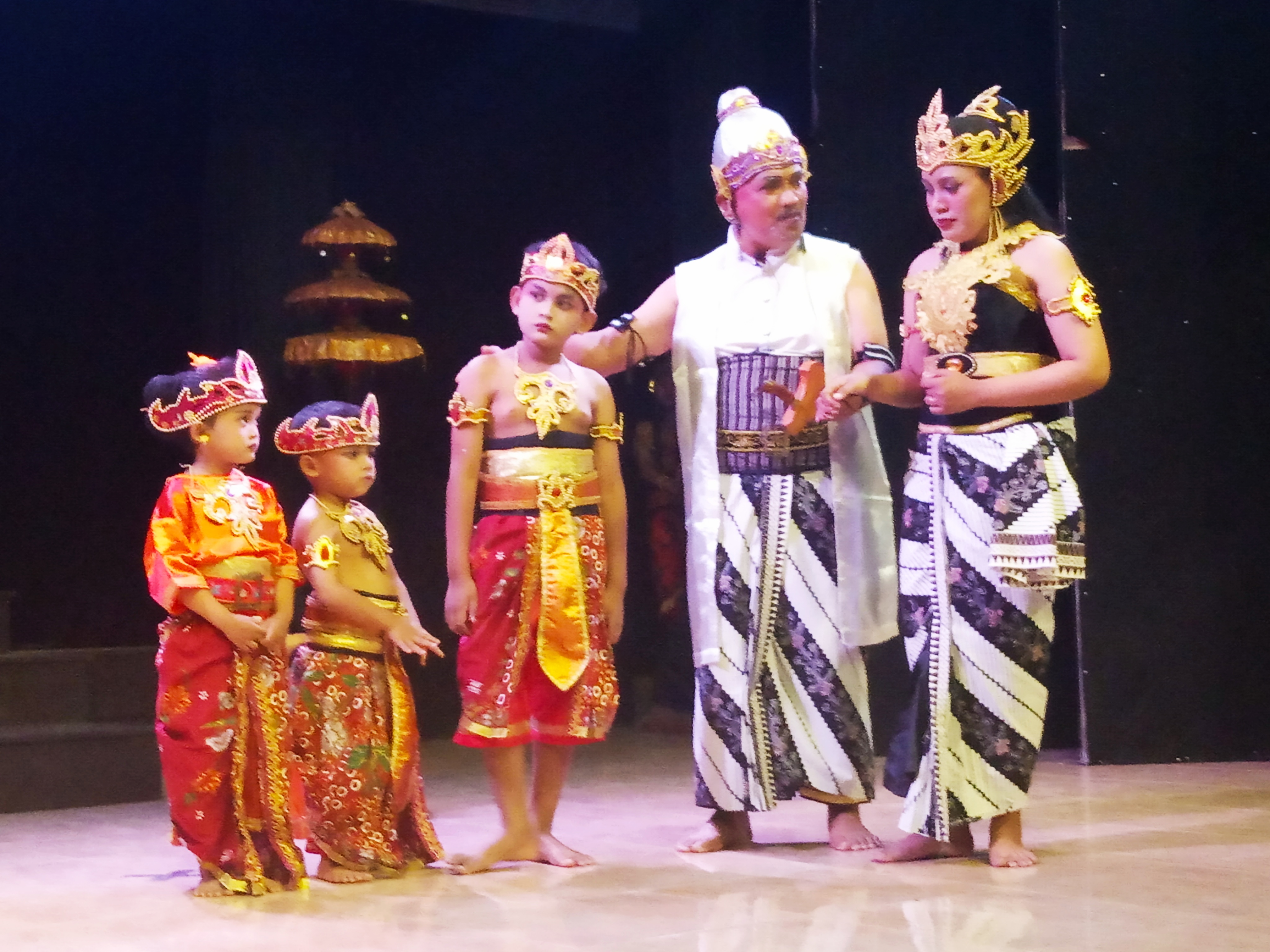 Pertunjukkan ketoprak dengan pelakon semua usia digelar di Klaten, Jawa Tengah