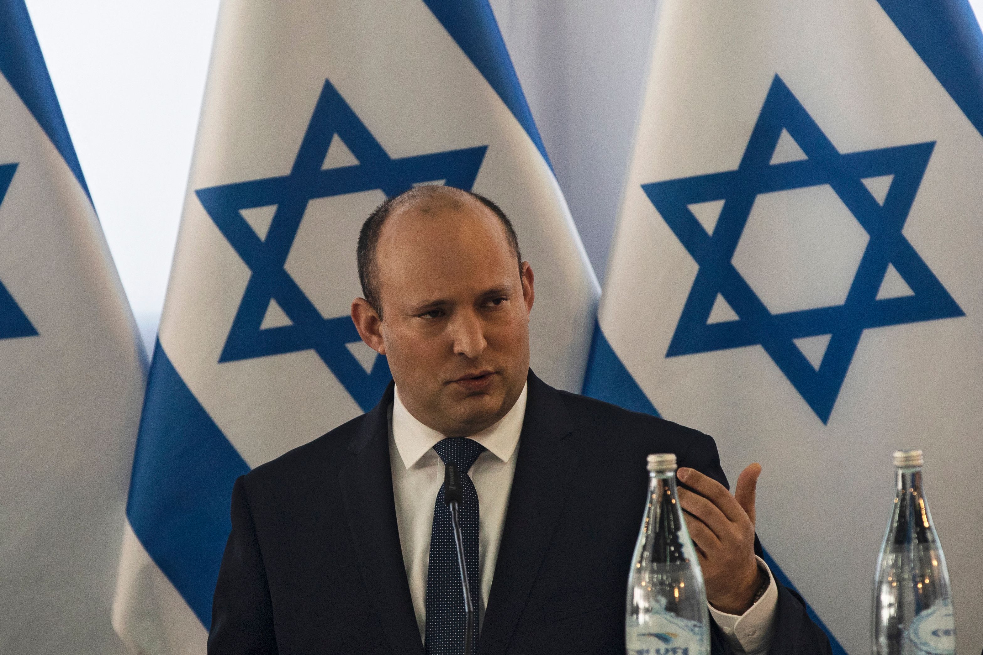Perdana Menteri (PM) Israel Naftali Bennett menjalani karantina setelah putrinya positif Covid-19. 