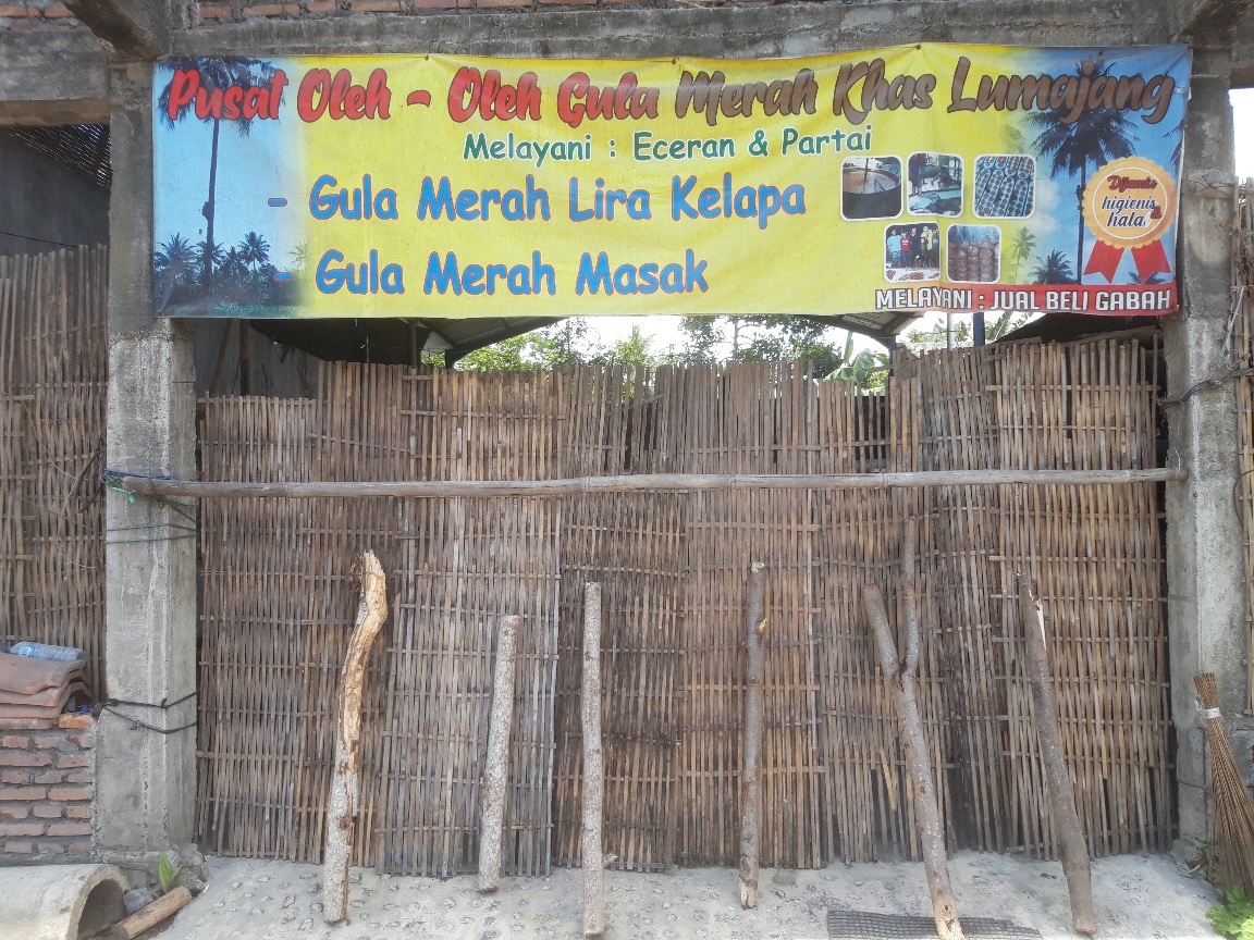 Rumah produksi gula merah Madelan kini tutup karena pegawainya mengungsi akibat erupsi Semeru, Minggu (12/12)