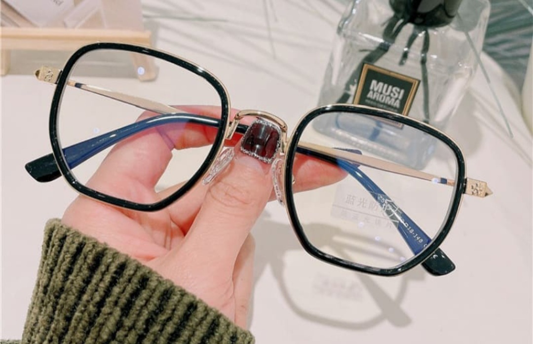 Salah satu produk kacamata Robins De Eyewear