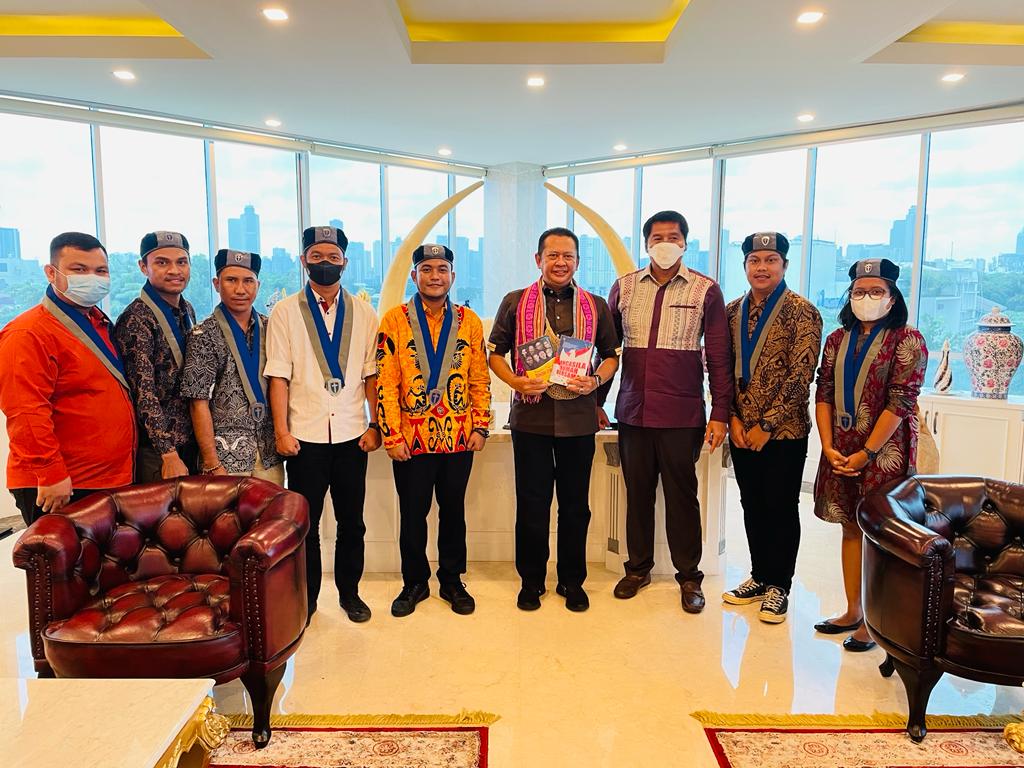 Ketua MPR Bambang Soesatyo bertemu dengan pengurus pusat GMKI, di Gedung MPR, Senin (13/12)