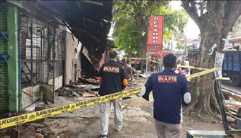 Kebakaran ruko di Jalan Pasarkemis, Kampung Cilongok, Desa Sukamatri, Kecamatan Pasarkemis, Kabupaten Tangerang. \