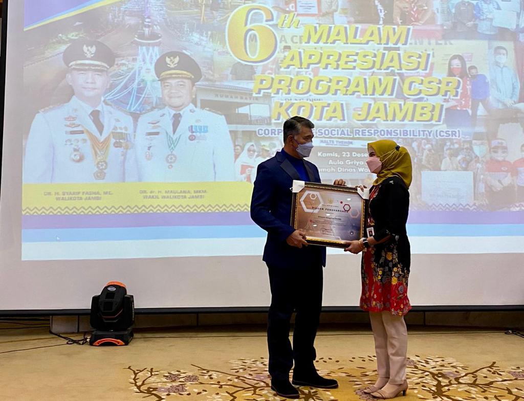 Wali Kota Jambi Berikan Penghargaan Kinerja Kepedulian Sosial bagi Siloam Hospitals 