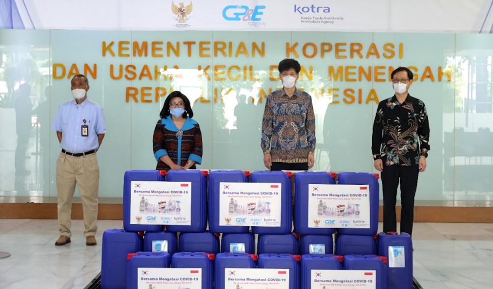 Penyerahan i CDP berupa masker sebanyak 40.000 pieces untuk anak-anak di Sukabumi.