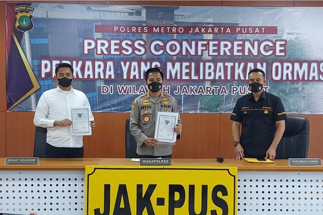 Wakapolres Metro Jakarta Pusat AKBP Setyo Koes Heriyanto (tengah) saat konferensi pers di Polres Metro Jakarta Pusat, Senin (13/12).