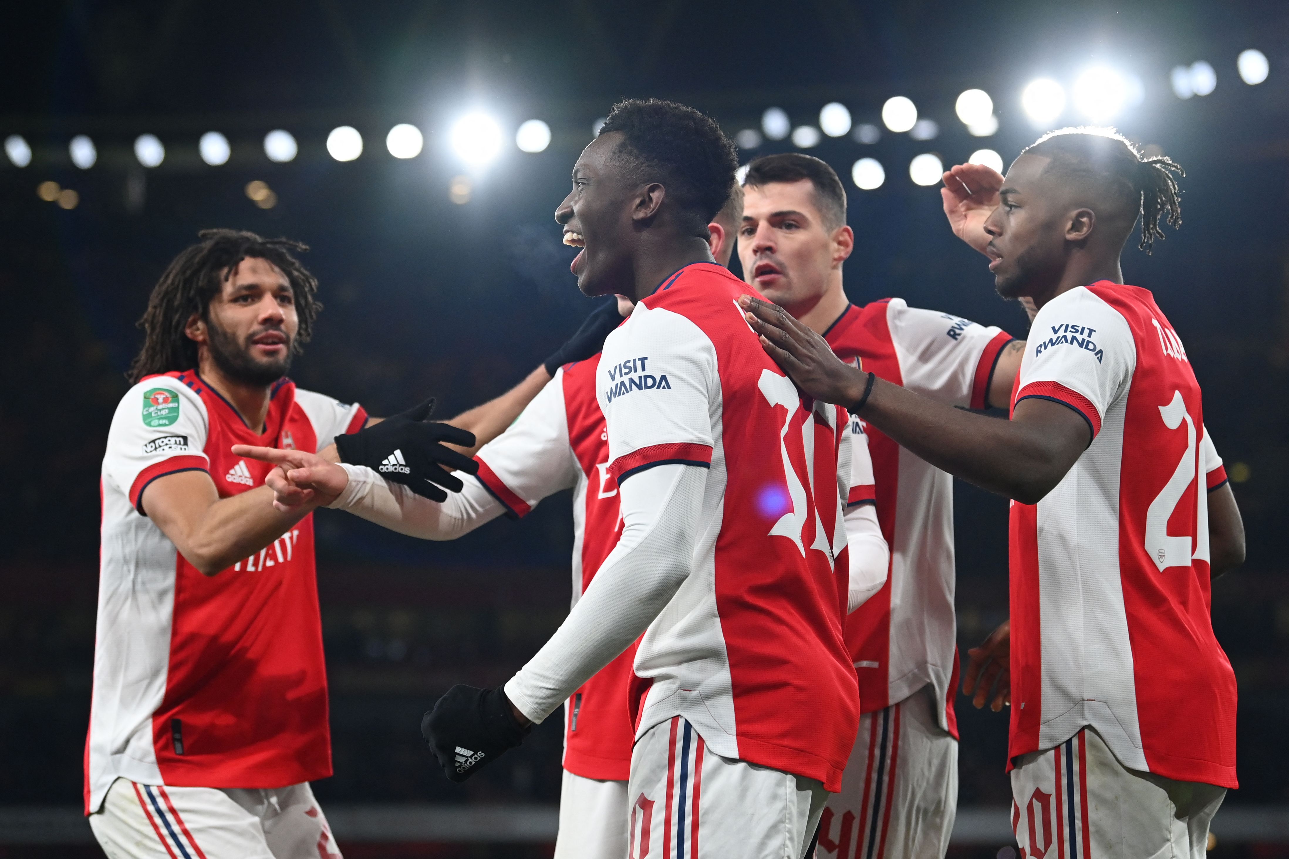 Para pemain Arsenal melakukan selebrasi usai mencetak gol ke gawang Sunderland di laga Piala Liga.