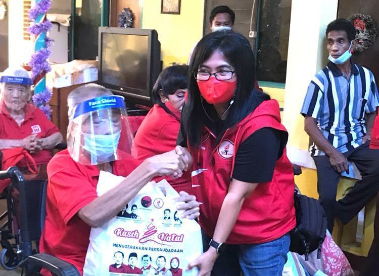 DPP dan DPD Taruna Merah Putih melakukan kegiatan pembagian sembako kepada lima panti asuhan di Banten.