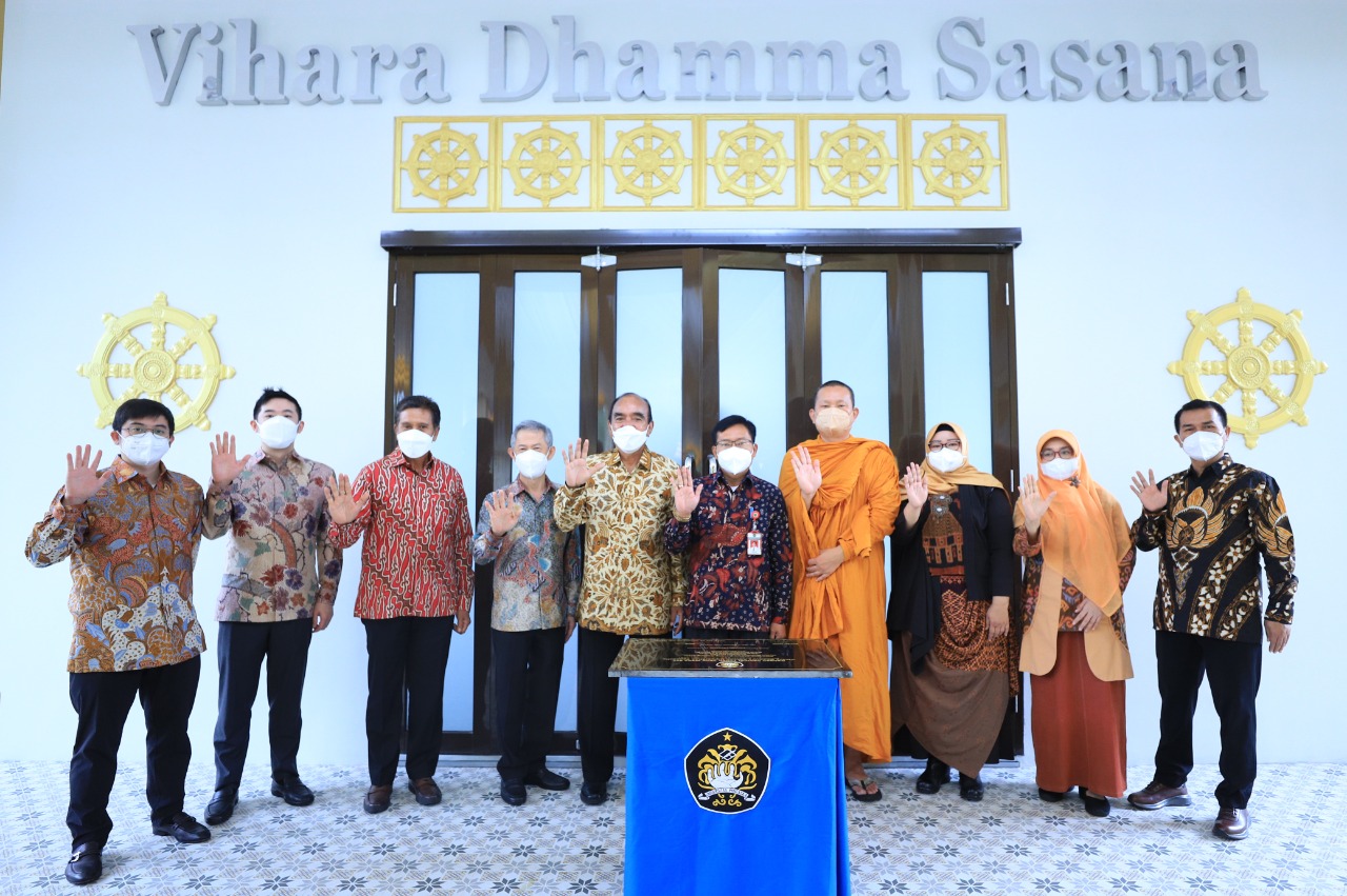 Acara peresmian Vihara Dhamma Sasana di lingkungan kampus Universitas Pancasila di Jakarta, Minggu (5/12). 