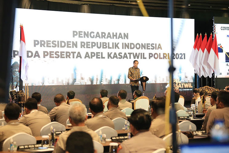 Presiden Jokowi saat memberi pengarahan.