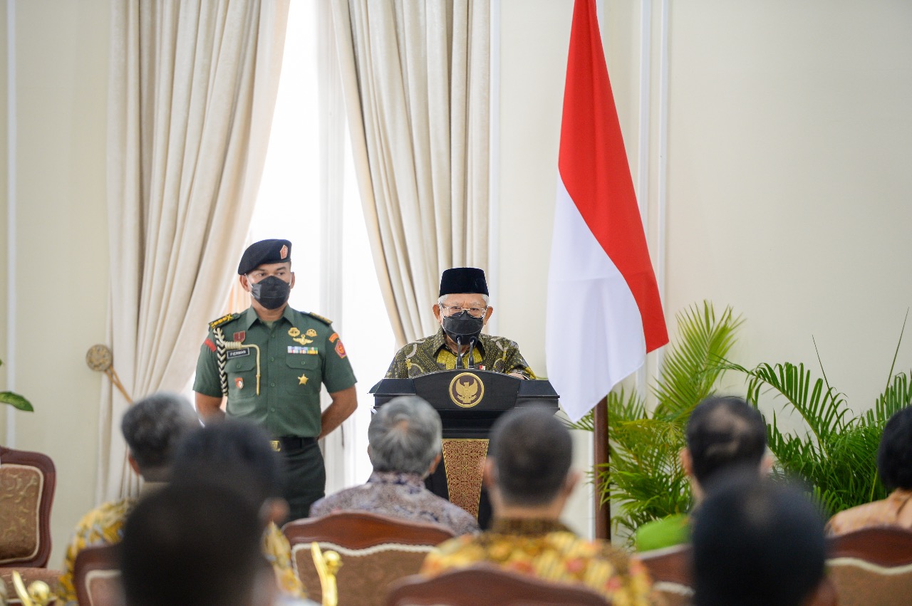 Wapres Ma'ruf Amin memberi sambutan pada  acara penyerahan anugerah lingkungan PROPER di Istana Wakil Presiden, Jakarta, Selasa (28/12). 