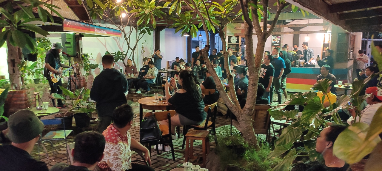 Roy Jeconiah bernyanyi untuk korban erupsi Gunung Semeru