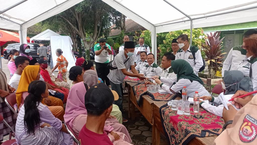 Donasi dari Perbarindo untuk pengungsi erupsi Gunung Semeru