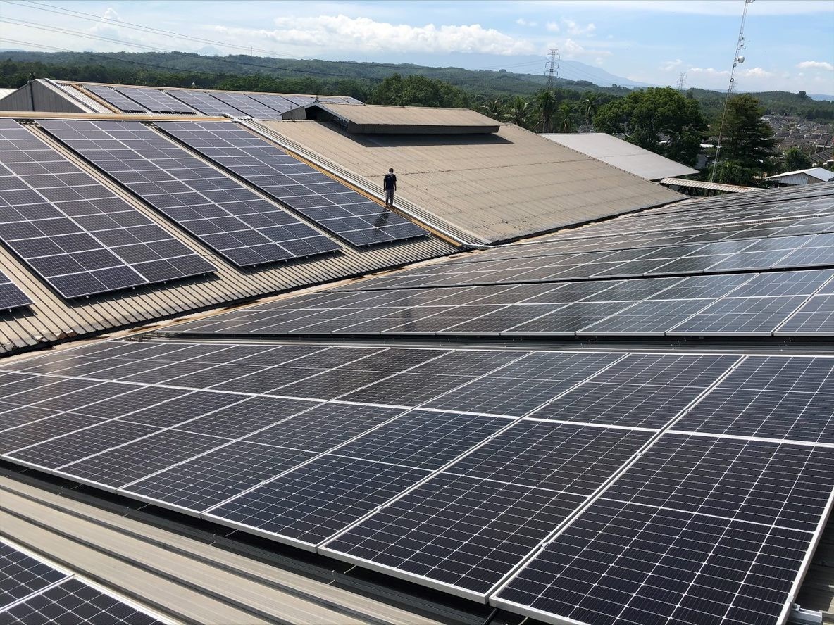 PLTS Atap ini dapat menghemat energi dari bahan bakar fosil hingga 1.059.868 kWh/tahun.