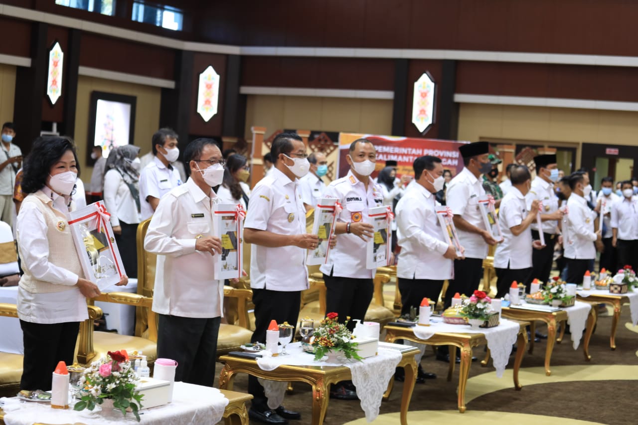 Sejumlah bupati dan wali kota di Kalimantan Tengah setelah mendapatkan penyerahan DIPA