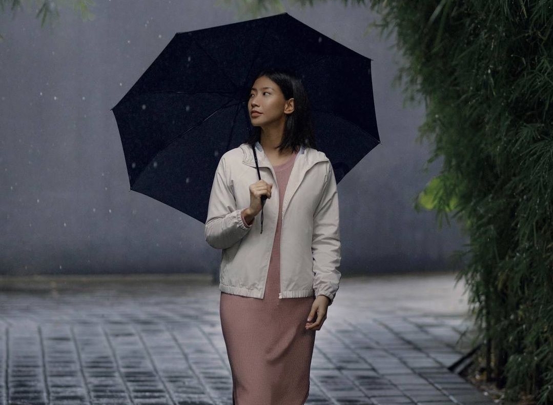 Uniqlo melakukan serangkaian upaya ramah lingkungan, salah satunya lewat pakaian yang dibuat dari bahan daur ulang.