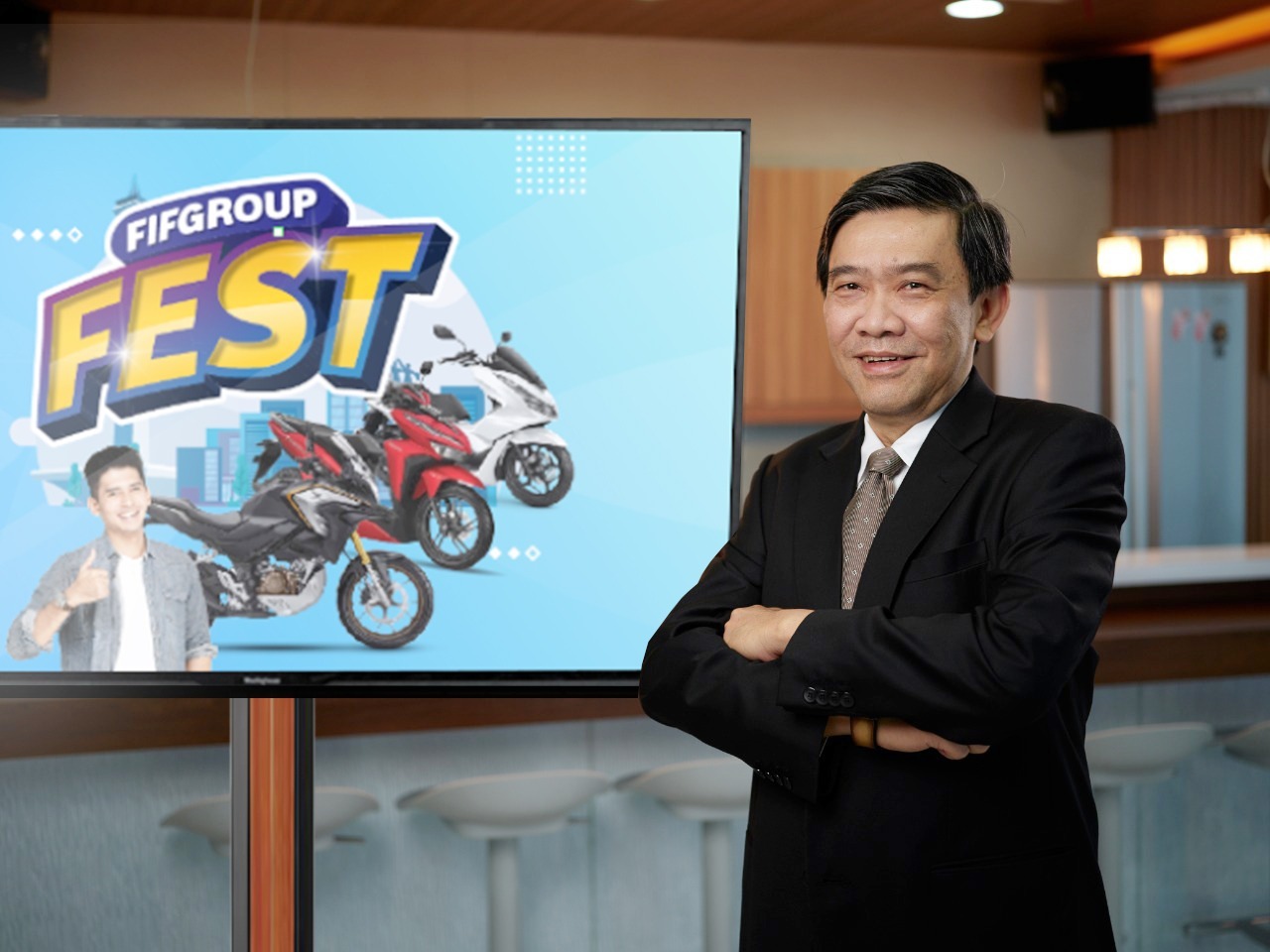 Chief Executive Officer (CEO) FIFGROUP, Margono Tanuwijaya, mengucapkan terima kasih kepada pelanggan. 
